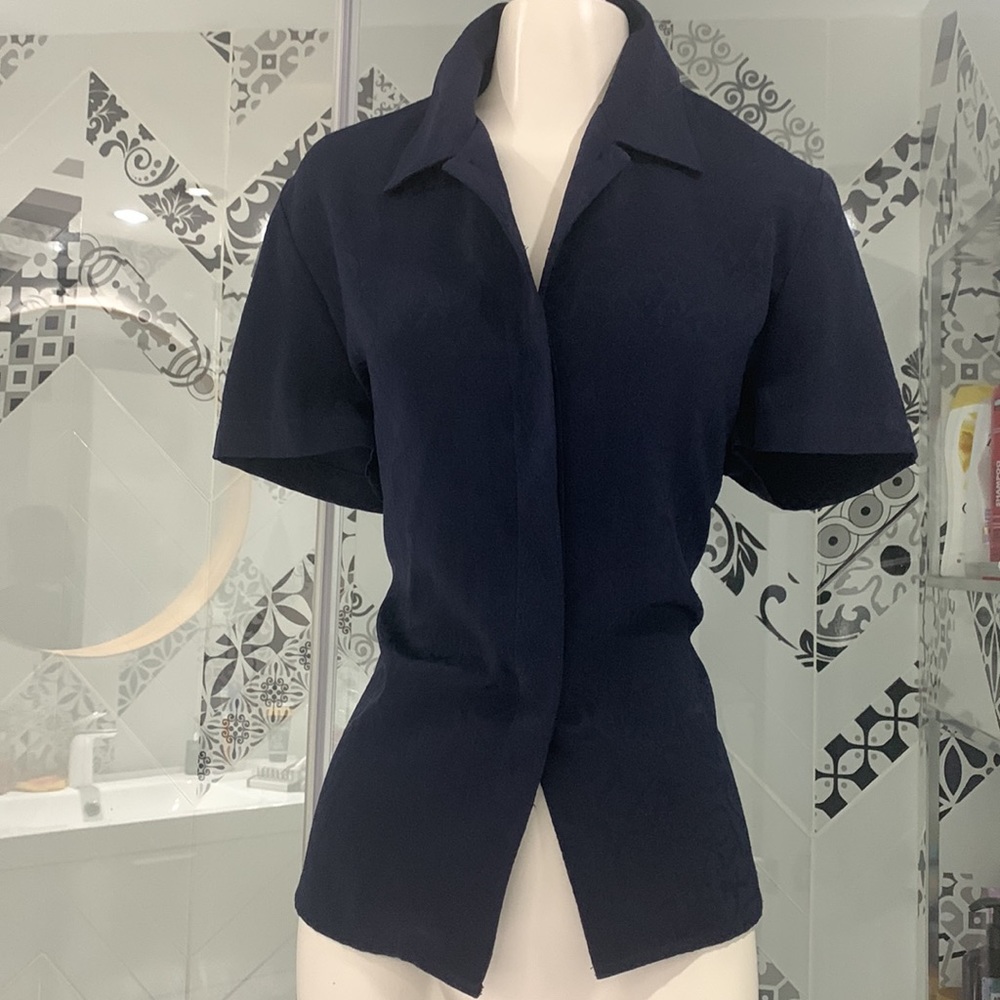 Like new🌸VTG 90’ Beautiful buttons down blouse in navy blue jacquard